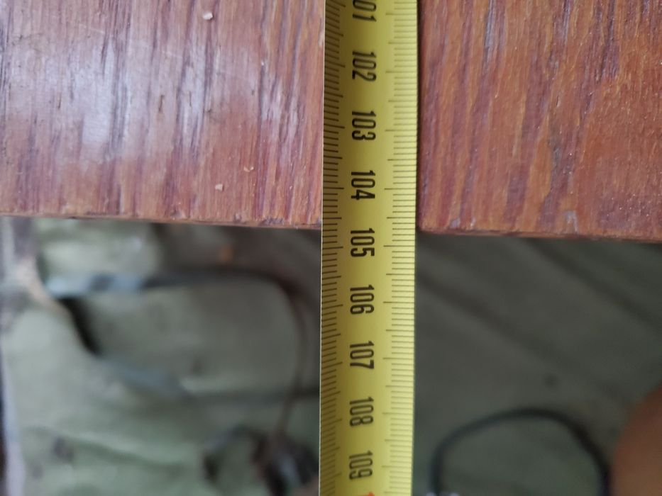 Стол письменный.