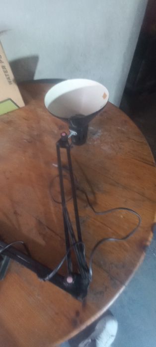 Impressora e candeeiro de mesa articulavel