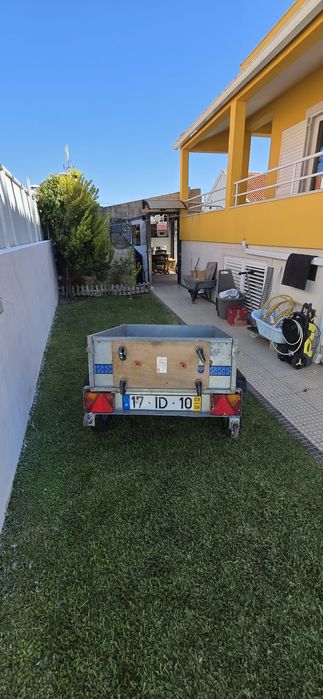 Atrelado de carga para ligeiros
