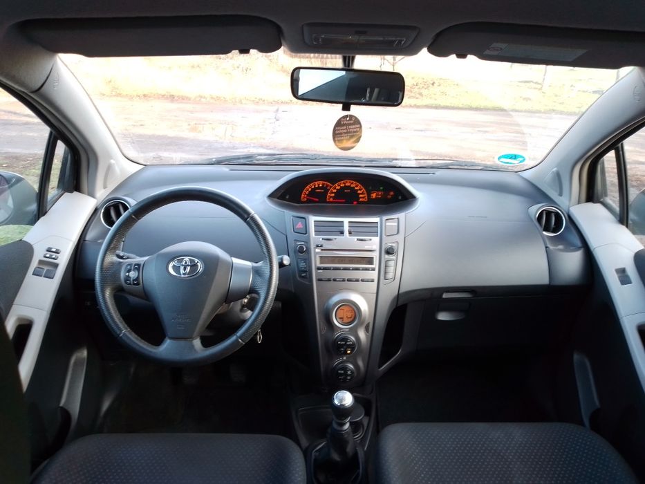 Продаю TOYOTA Yaris в гарному стані.