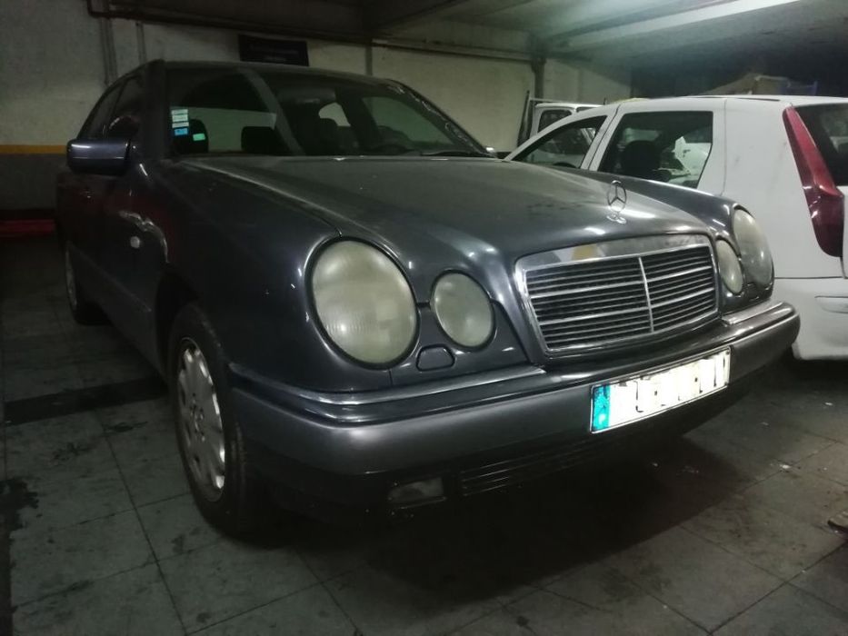 MERCEDES E320 W210