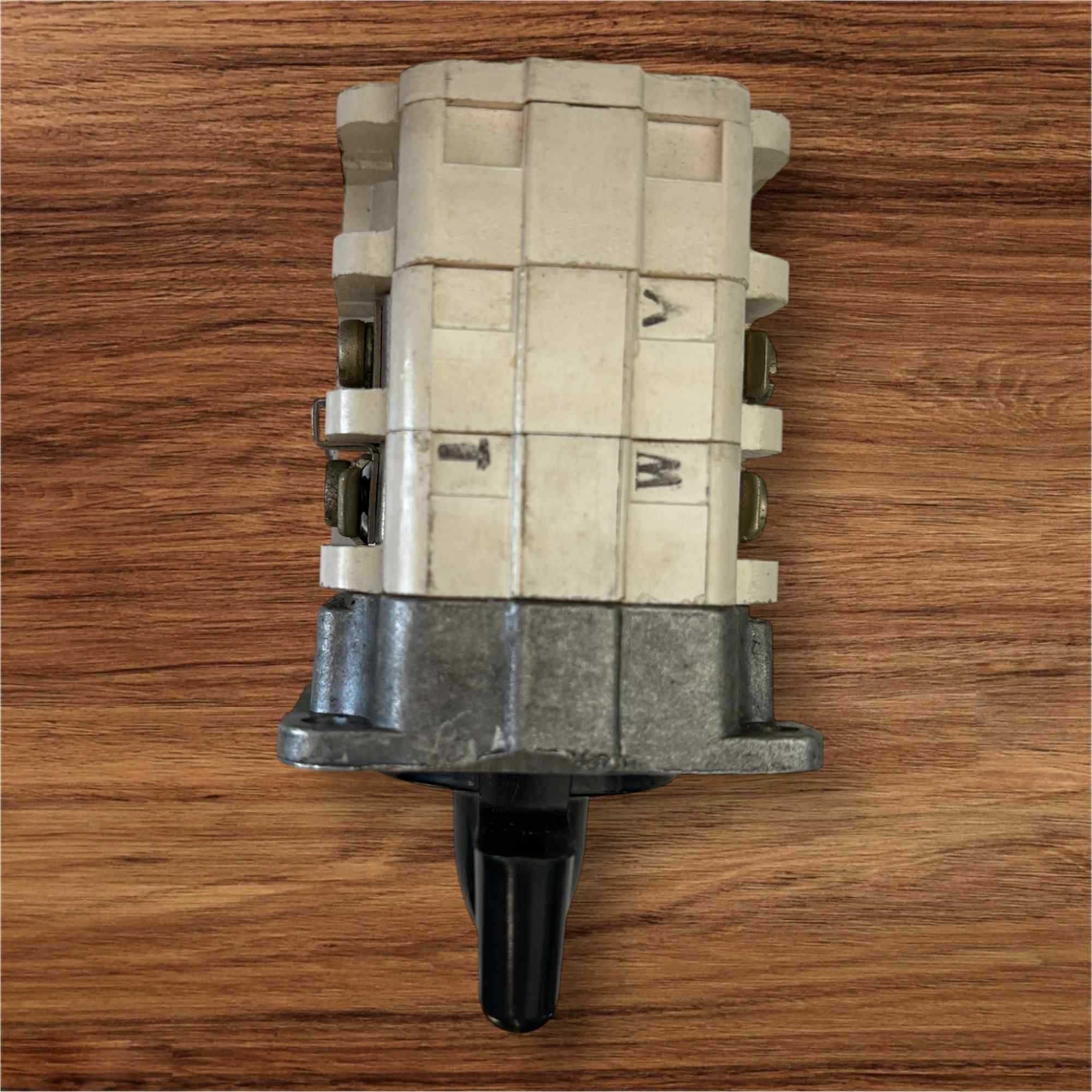 Łącznik krzywkowy LUMEL Łuk 25-41 25A 500v