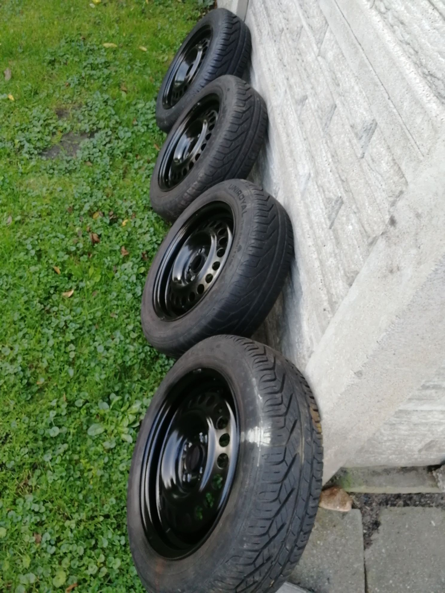 Koła LATO R 15 Komplet Felgi stalowe 175 65 5,5j et 45 .Uniroyal RainE