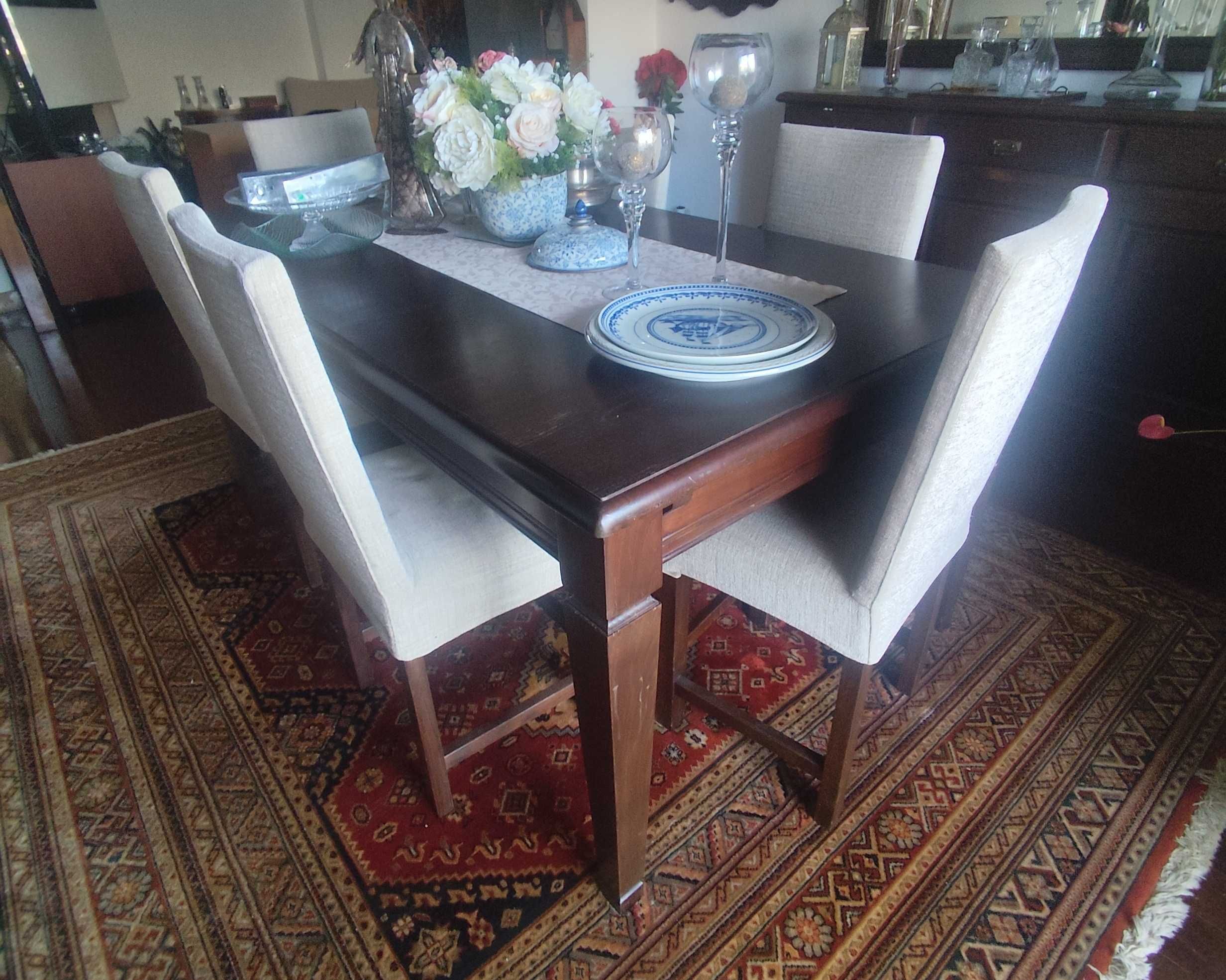 Mesa de sala de jantar e Espelho