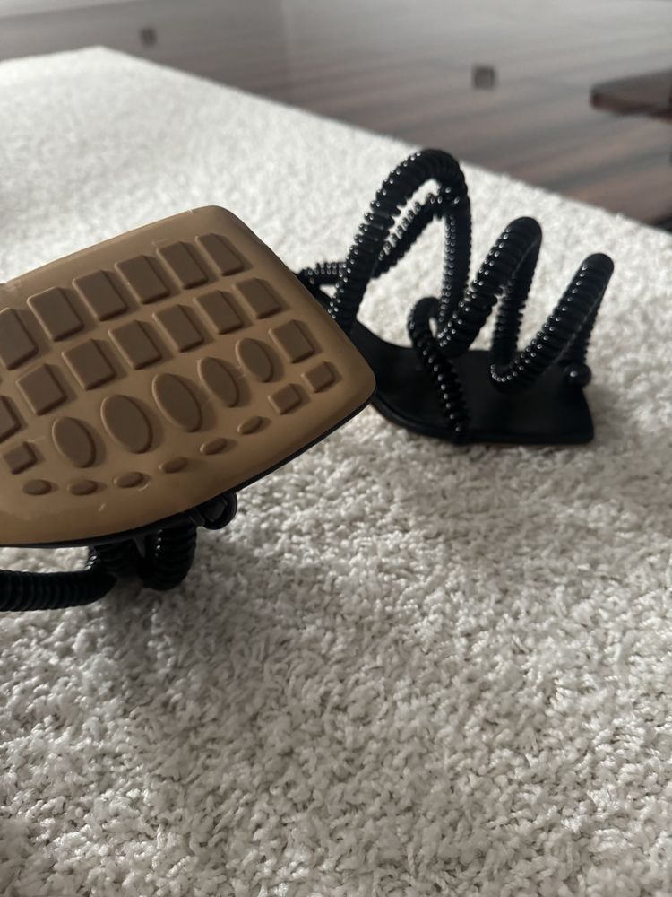 Sandaly czarne sprezyny Bottega