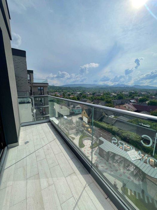 Продаж. Двокімнатна квартира з видом на гори з терасою. Тячів. 5.30