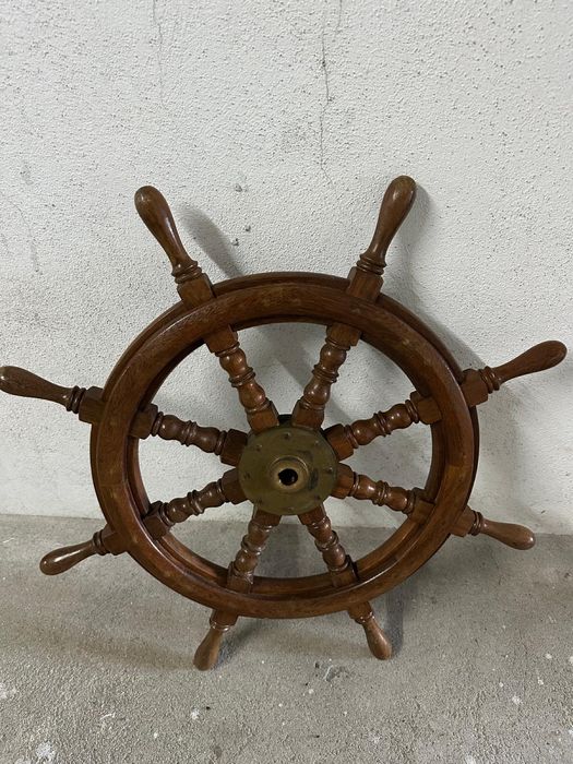 Roda de Leme Náutica em Madeira e Latão – Estilo Vintage