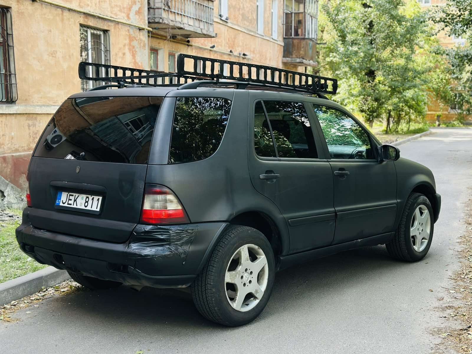 Продам автомобиль Mercedes МL 4 литра дизель полний привод
