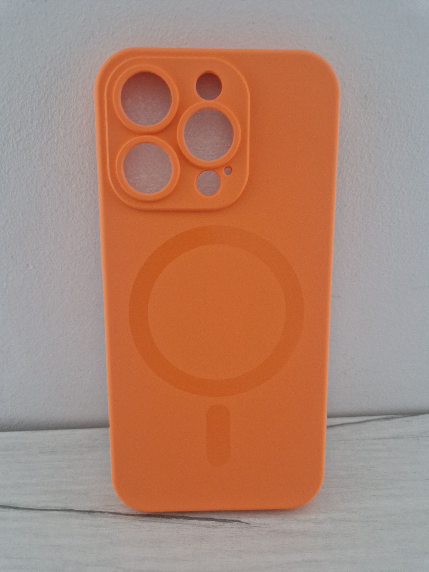 TEL PROTECT MagSilicone Case do Iphone 15 Pro  Pomarańczowy