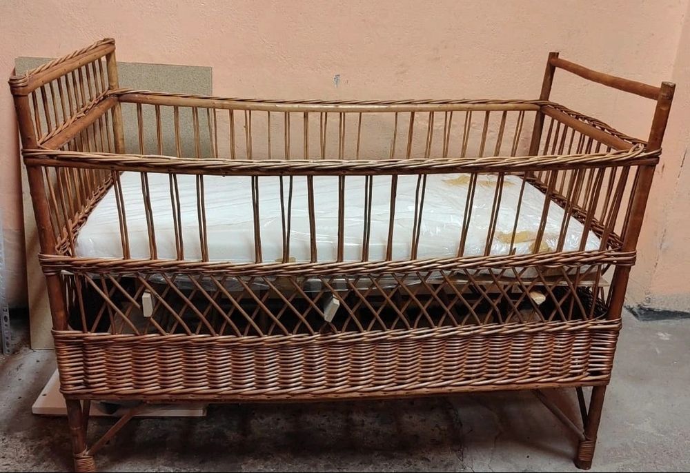 Sprzedam piękne wiklinowe łóżeczko dla dziecka