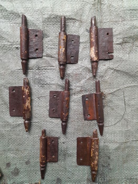 Zawiasy do drzwi starych