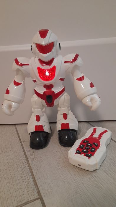 робот, інтерактивна іграшка.