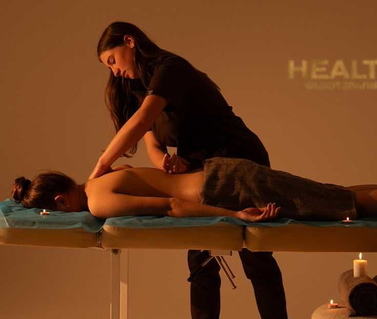 Масаж ,в центрі кабінет