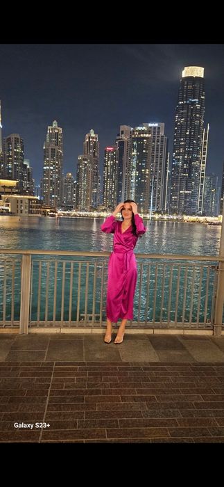 Сукня на запах довга шовк 100% атлас, малинова