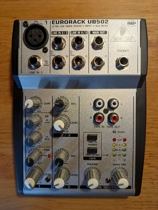 Мікшерний пульт Behringer Eurorack UB502