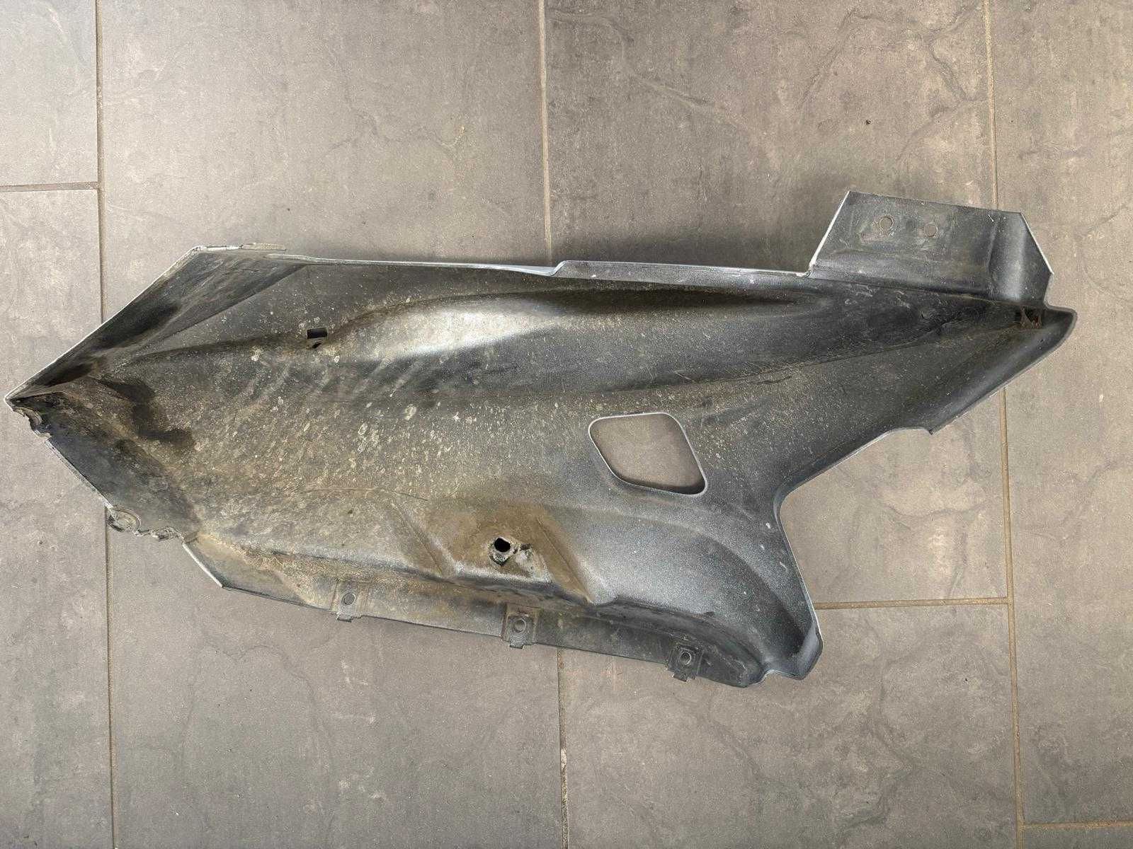 Pług prawy Owiewka Yamaha YZF-R125 [2]