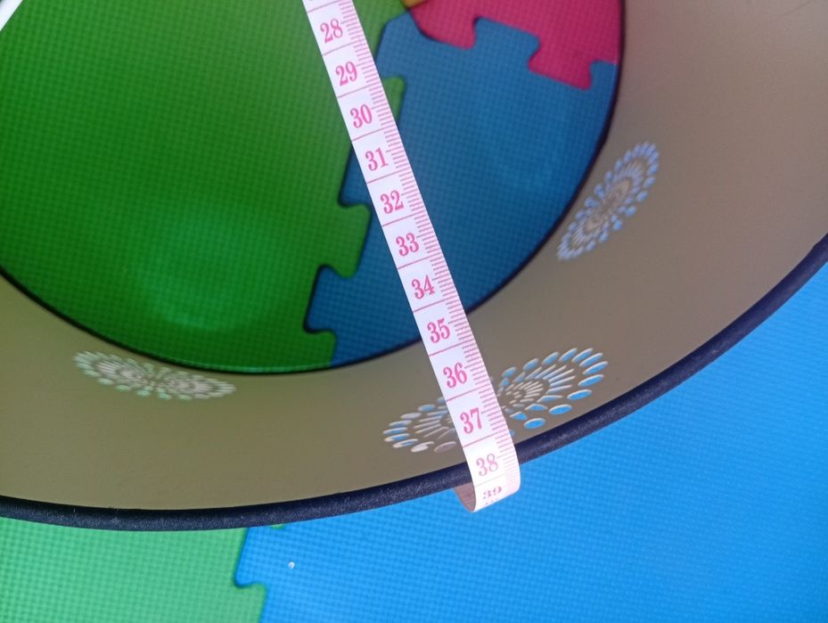 Abajur de teto redondo e preto