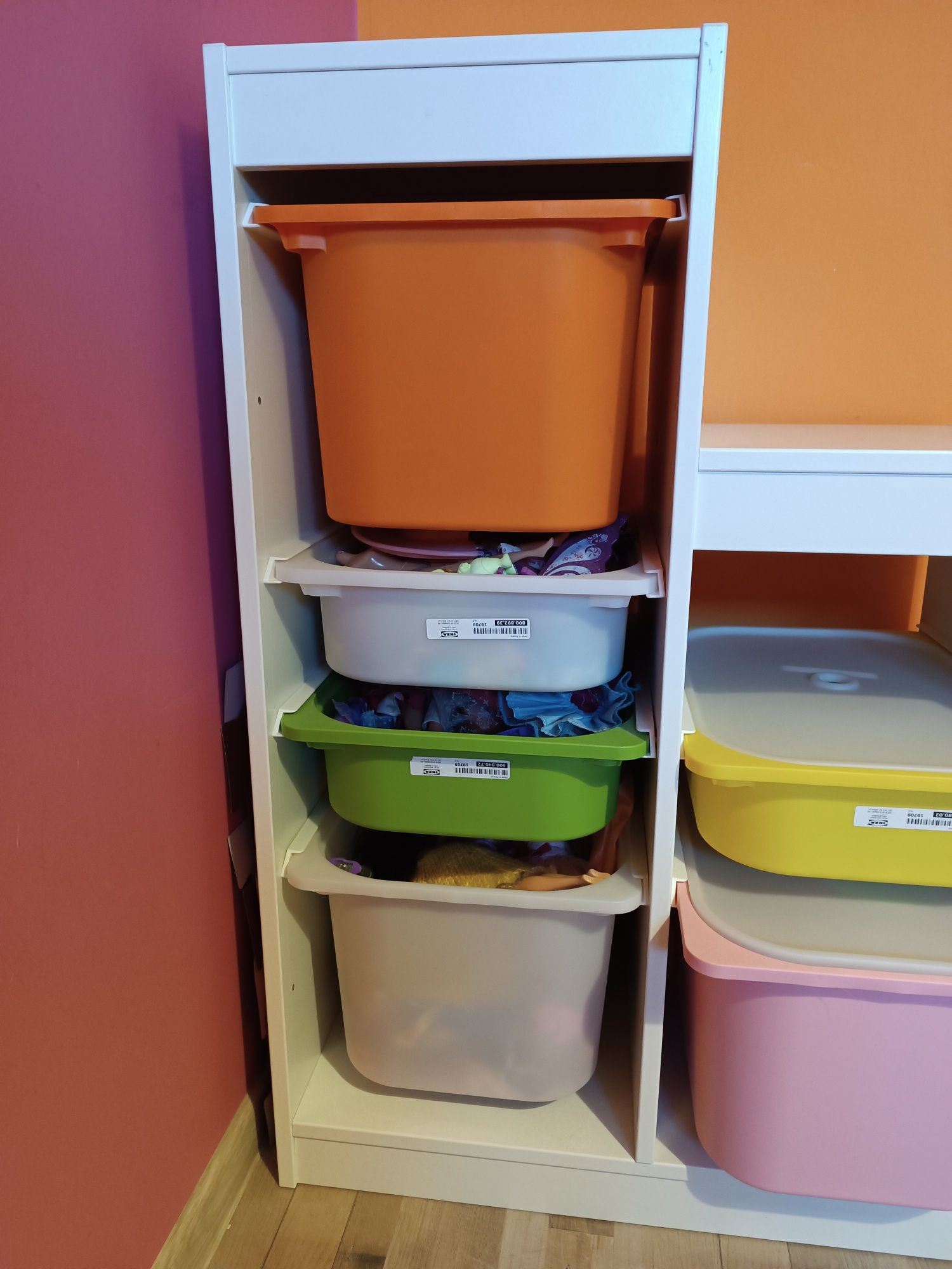 Regał z pojemnikami - ikea