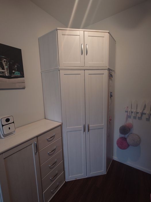 Meble zestaw do pokoju dziecięcego, młodzieżowe. Szafa, komoda, regał.