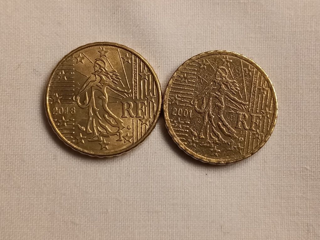 Vendo estas duas moedas uma com erro vizivel peço por as duas 100.euro