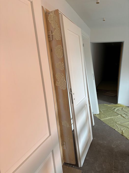 Drzwi drewniane 2 szt kompletne z ościeżnicą i opaska