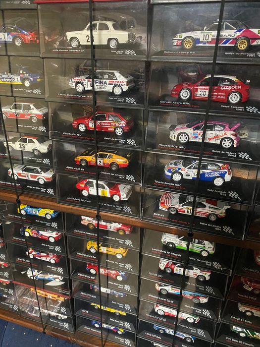 60 Carros rally expositor