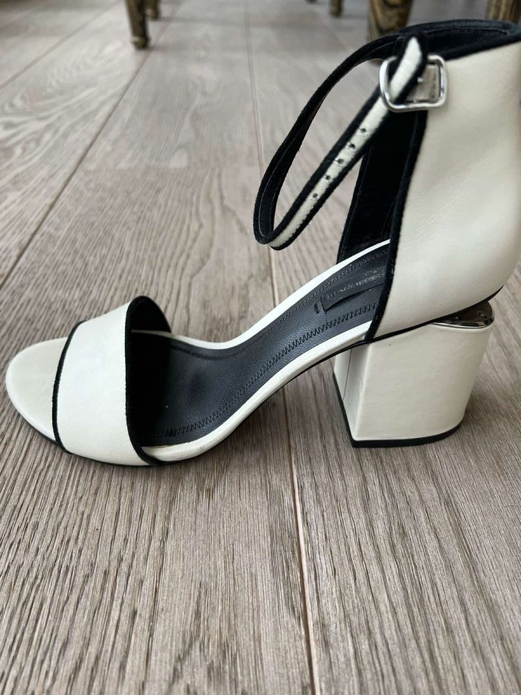 Белые туфли - босоножки Alexander Wang. Свадебные туфли невесты.
