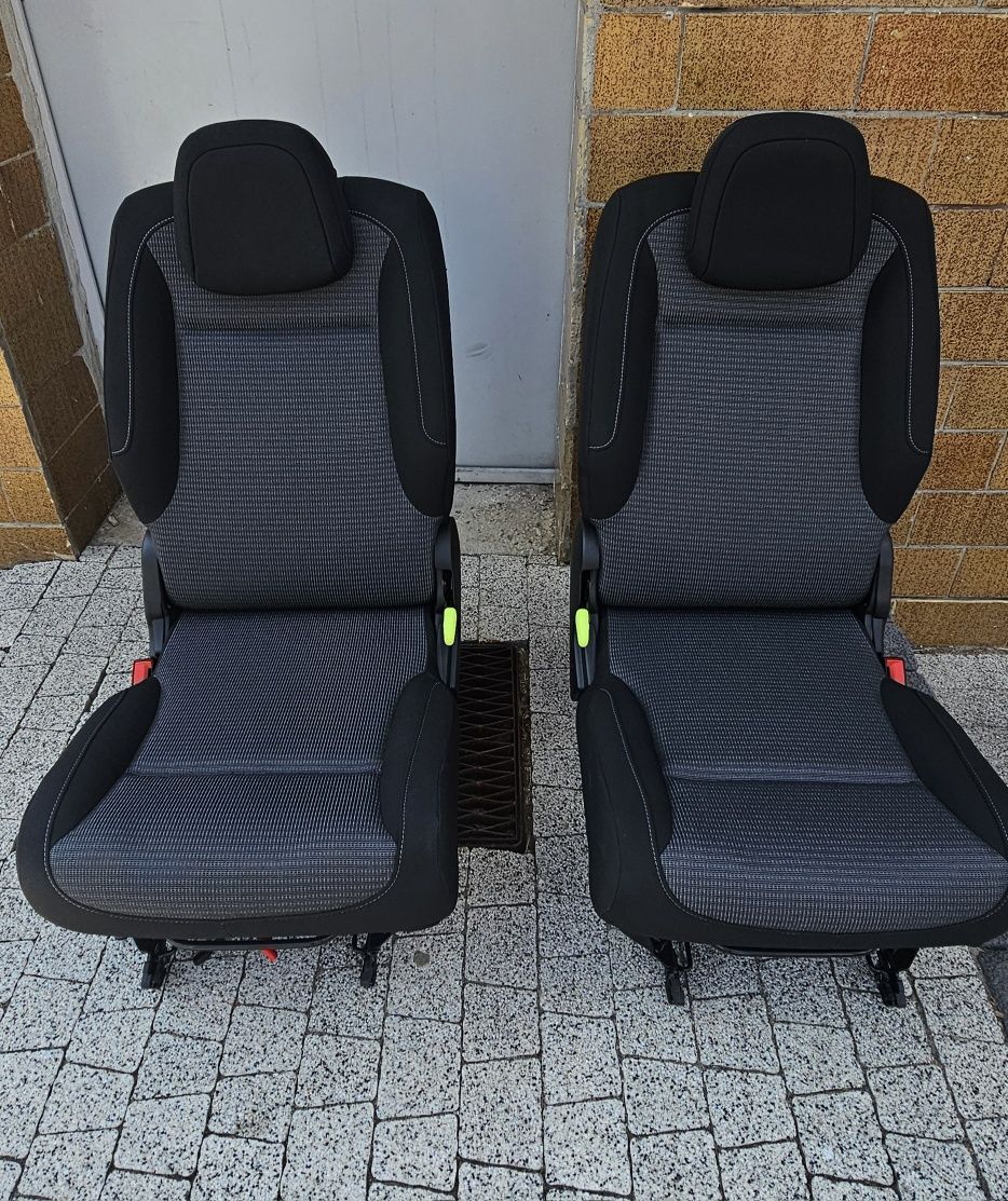 Dwa NOWE fotele tylne do Toyoty Proace City z 2024r