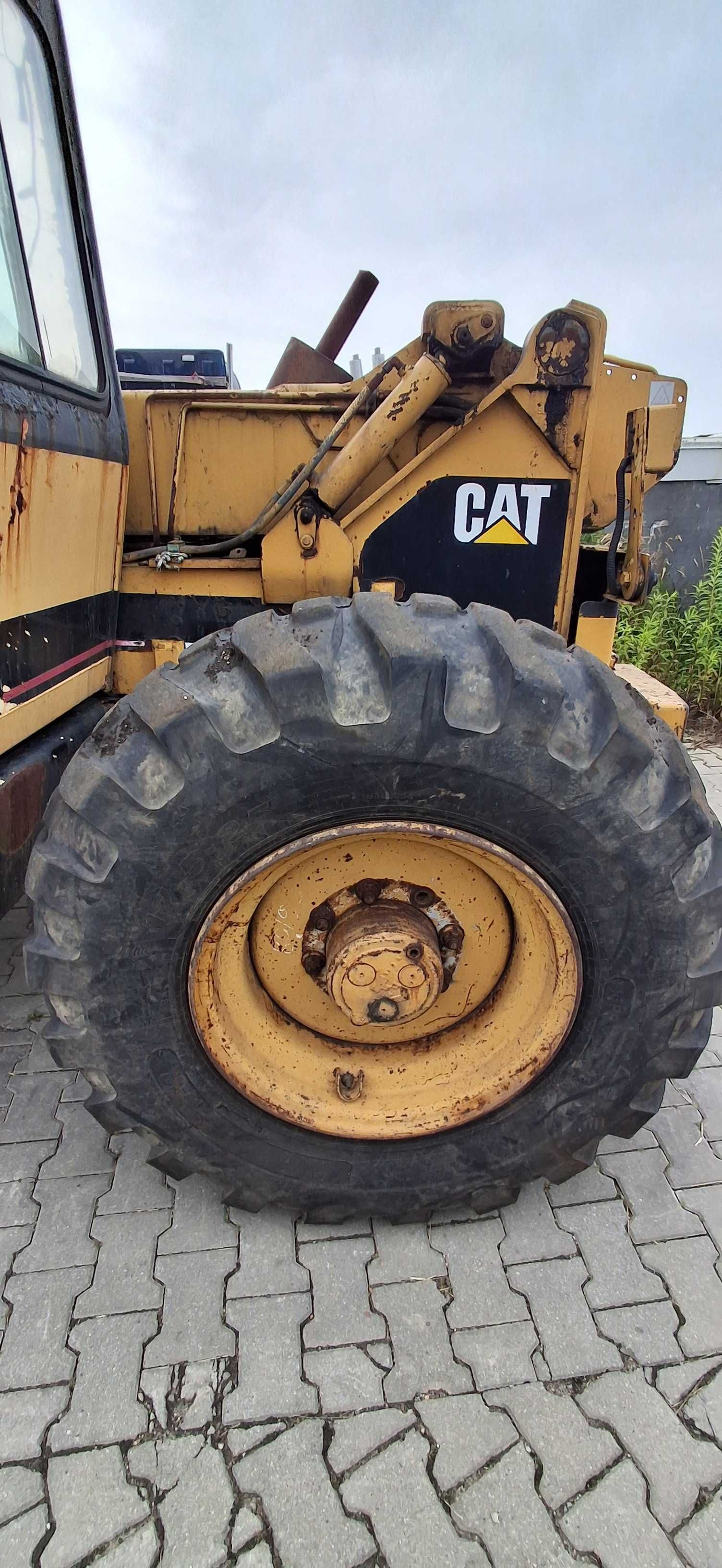 cat th82 Caterpillar teleskop ładowarka wysięg skrzynia biegów widły