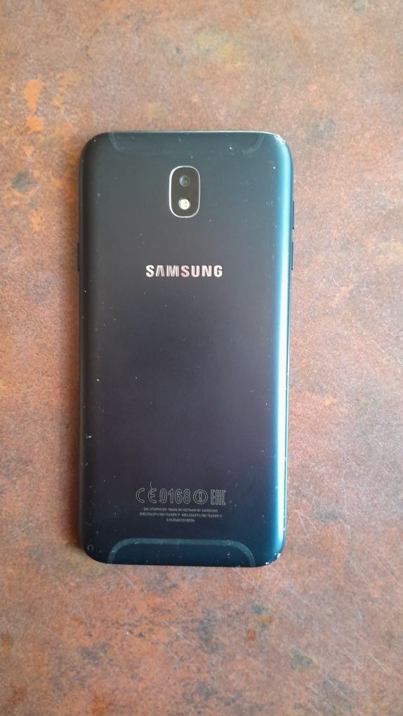 Телефон самсунг j7 17года  Samsung j730