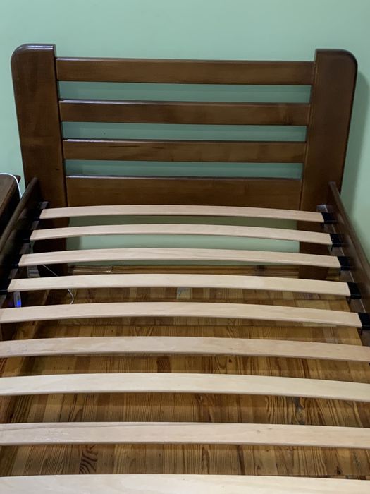 Продаю дві  односпальні кроваті
