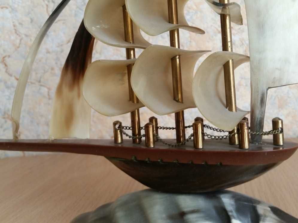 Кораблик из кости, статуэтка корабль (рог, резьба по кости) парусник