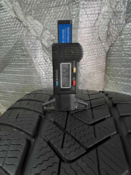 Шини Б/в 255.40.18 пара Pirelli