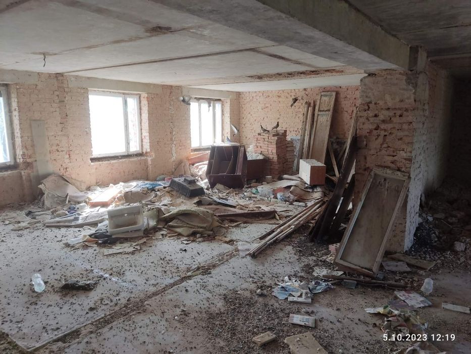 Вывоз мусора ЗИЛ КАМАЗ з грузчиками и демонтаж кнопки ям спил дерев