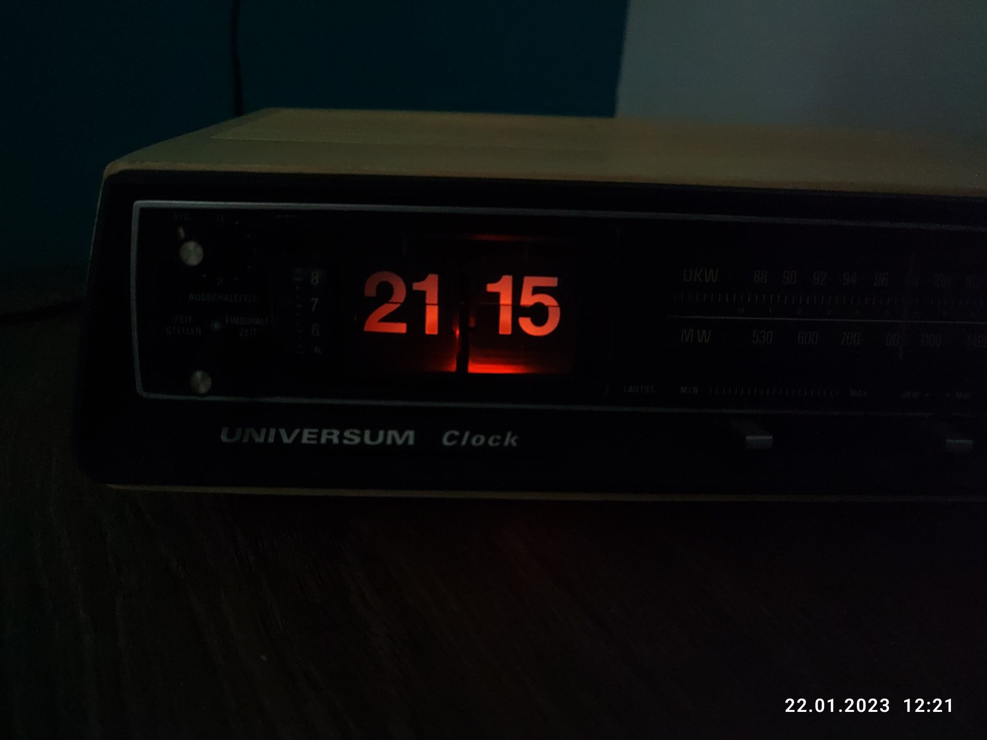Zegar, radiobudzik klapkowy universum clock jak w grze the last of us