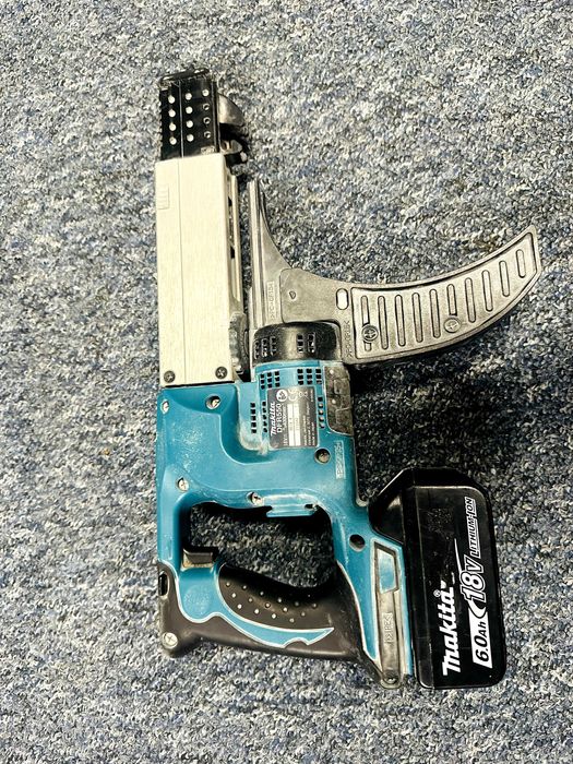 Wkrętarka taśmowa Makita DFR550 – 6.0Ah