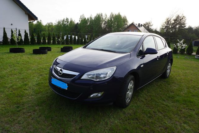 Opel Astra J 1,7 diesel, 2010, 257tys km, tempomat, klima, garażowany
