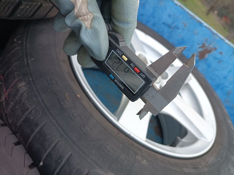 Koła zimowe Astra j 215x60r16