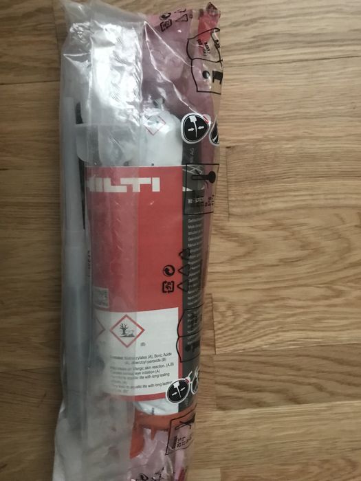 Хімічний анкер.Також піна універсальна