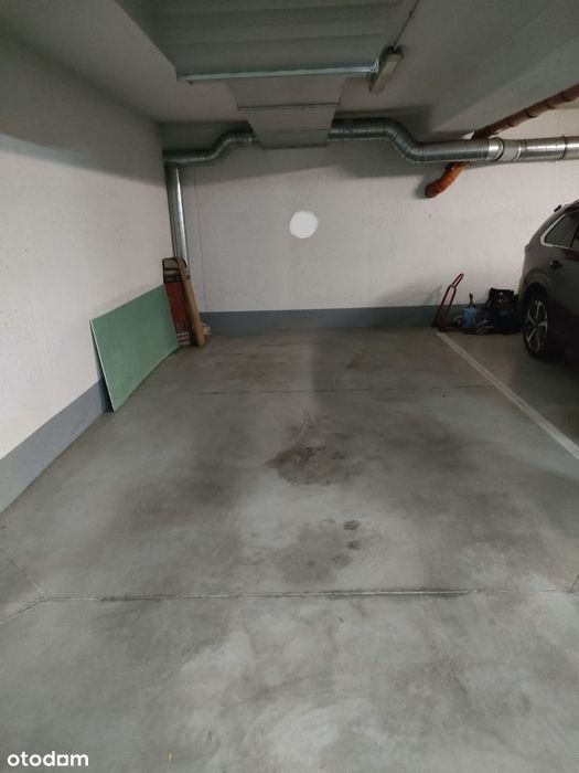 Na sprzedaż miejsce postojowe w garażowcu pod budynkiem