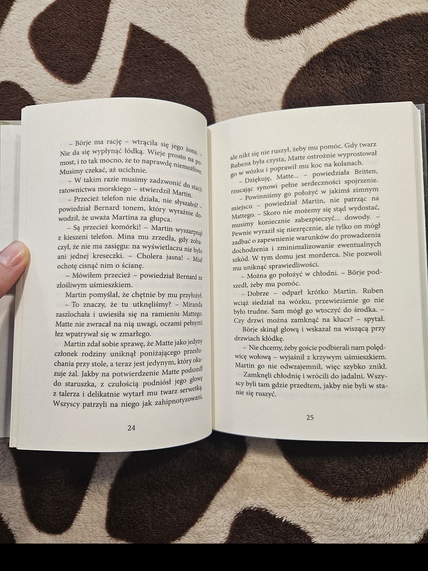 książka "Zamieć śnieżna i woń migdałów" Camilla Läckberg