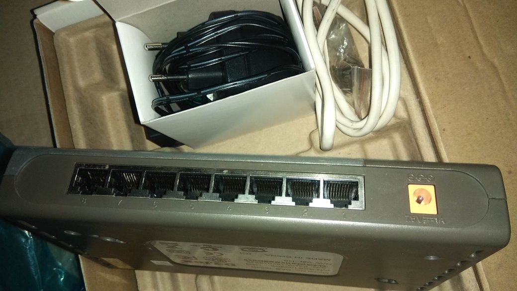 D-Link DES-1008D 8-Port 10/100Mbps Desktop