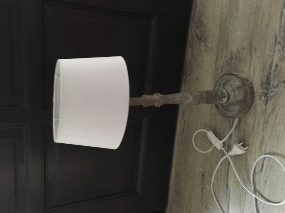 Drewniana lampka boho. Lampa Zara klosz w kwiaty angielski styl