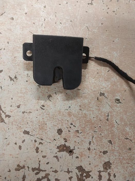 Zamek klapy bagażnika lub tylnych drzwi vw t5 t6