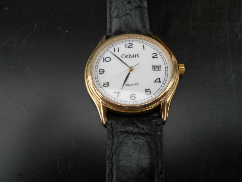 Cinco relógios de pulso de diversas marcas