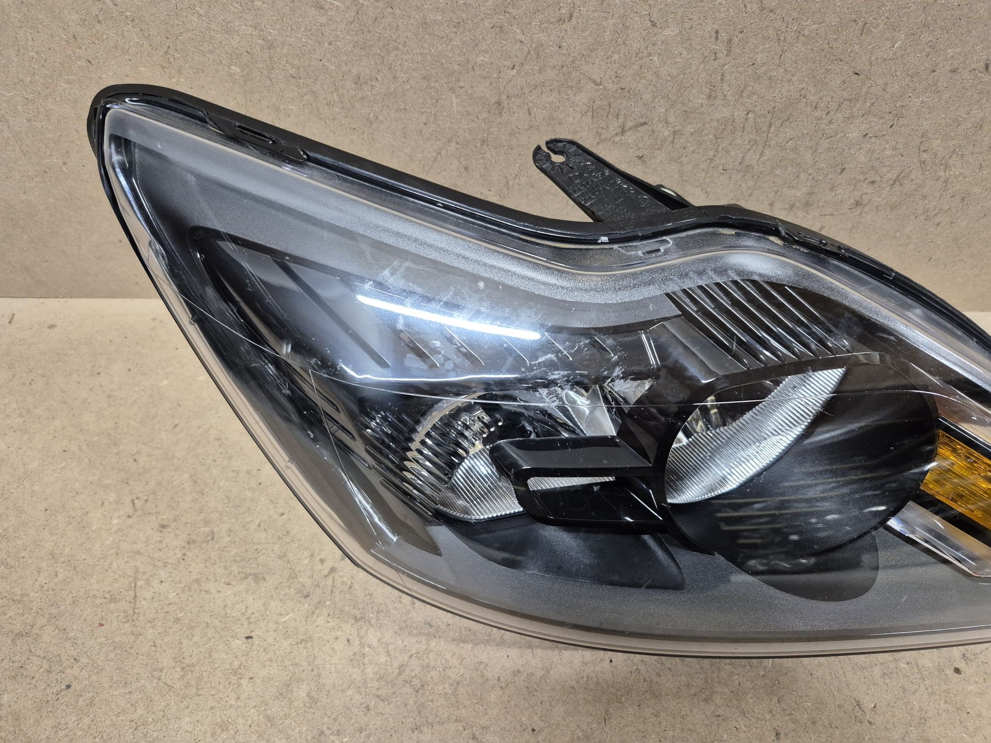 Lampa reflektor ford Focus mk2 lift prawy europa