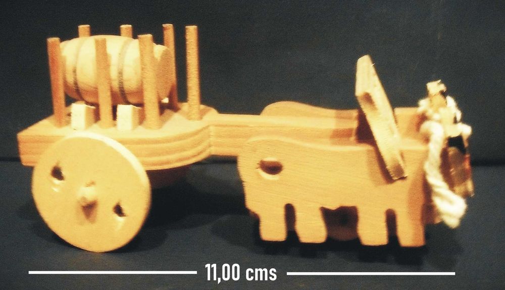 Antigo carro de bois em madeira ORIGINAL - anos 60 em miniatura