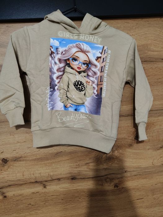 Dres dziewczęcy nowy