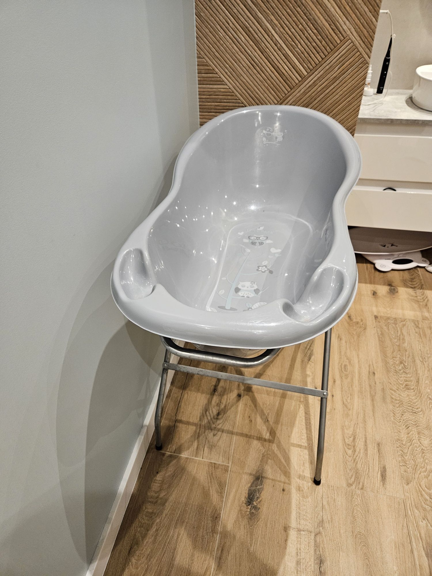 Wanienka dla niemowlaka tega baby na stelażu 102 cm szara