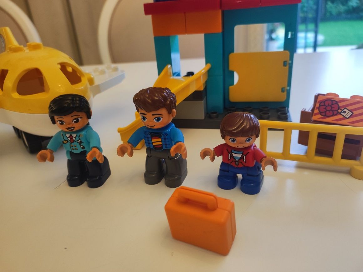LEGO Duplo lotnisko 10871 po 1 dziecku